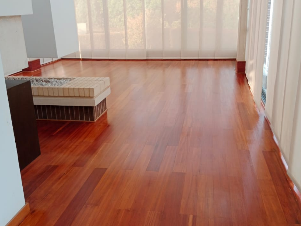 piso de madera natural para sala