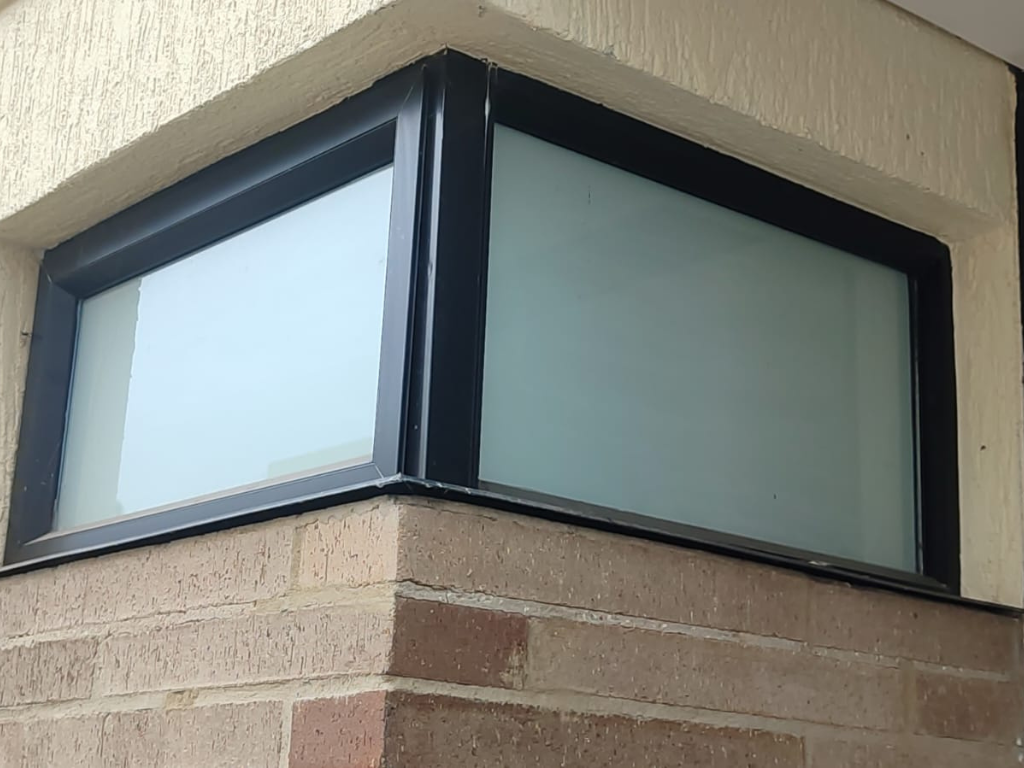 Sandblasting decorativo para vidrios de locales y empresas